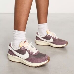 Nike Waffle Debut in Plum EUC
